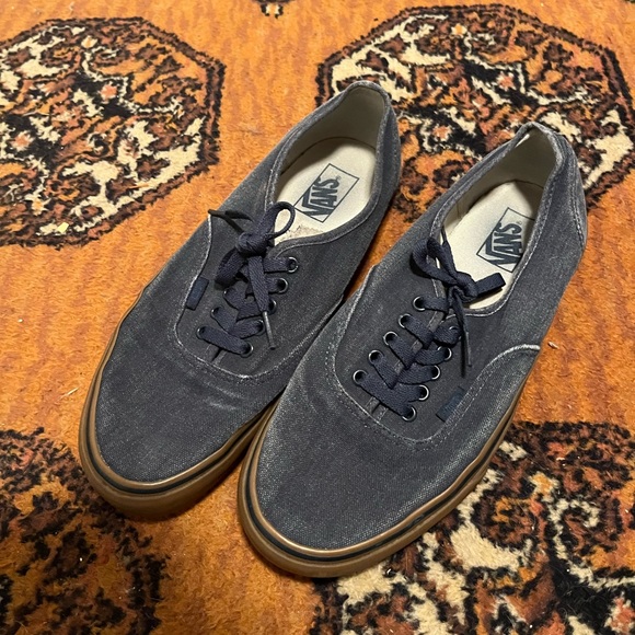 STUNNING CANADIAN TUXEDO - Picture 11 of 13